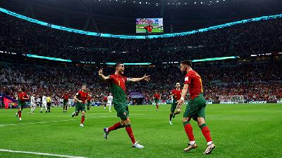 Bruno Fernandes Double Fires Portugal Through To World Cup Last 16