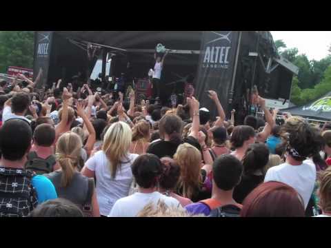 Moshing at Warped Tour 2010 Maryland (#1)