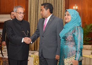 HE Mr. Abdulla Yameen Abdul Gayoom, President of the Republic of Maldives and Mrs. Fatimath Ibrahim, calling on the President of India, Shri Pranab Mukherjee at Rashtrapati Bhavan on Thursday 02 December 2014