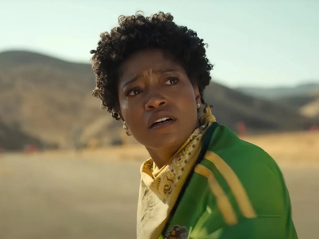 Keke Palmer wearing green in the desert in Nope.