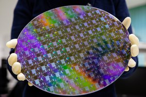 Test structures of microchips on a silicon wafer in the Physical Failure Analysis Lab, Dresden, Germany