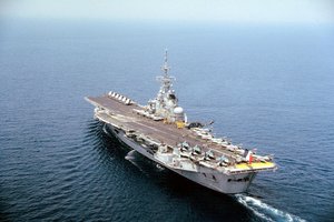 A port quarter view of the French navy's aircraft carrier Foch (R-99) underway during exercise Dragon Hammer '92