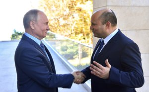 Vladimir Putin with Prime Minister of Israel Naftali Bennett. Photo by Eugeniy Biyatov, RIA Novosti