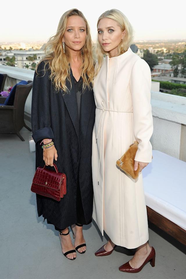 r/popculturechat - Round of applause to Mary Kate and Ashley Olsen for their consistent commitment to full length coats.