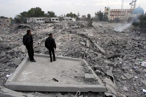 Shortly before a cease-fire is announced between Israel and Hamas. Israel and the Hamas militant group agreed to a cease-fire Wednesday to end eight days of the fiercest fighting in nearly four years, promising to halt attacks on each other and ease an Israeli blockade constricting the Gaza Strip.The deal was brokered by the new Islamist government of Egypt, solidifying its role as a leader in the quickly shifting Middle East after two days of intense shuttle diplomacy that saw U.S. Secretary of State Hillary Rodham Clinton race to the region.Photo by Ahmed Deeb / WN