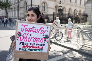 This is a photo of thousands of people protesting in London against the assassination of Al Jazeera journalist Shireen Abu Akleh