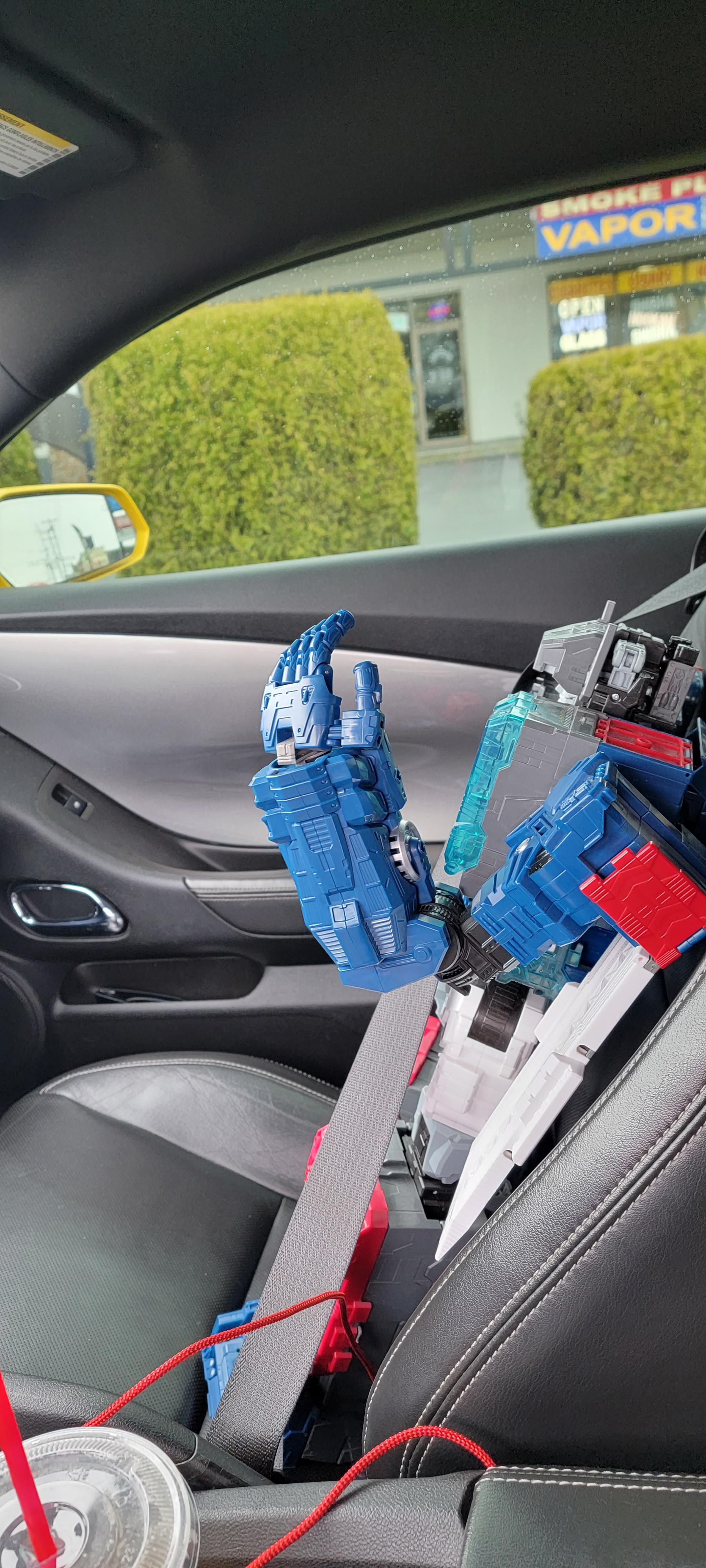 r/transformers - If anyone is wondering the titans return fortress maximus is great for carpooling!