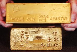 The oldest gold bar of the German Bundesbank from the year 1917 with a value of 442,000 Euros, (US $472,700), bottom, and a bar from 2014 with the same value are displayed in the bank's headquarter Frankfurt, Germany, Thursday, Feb. 9, 2017.