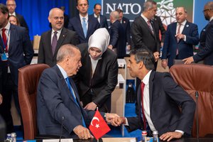 Left to right: President Recep Tayyip Erdoğan (Türkiye) talking with Rishi Sunak (UK Prime Minister)