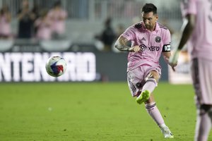 Inter Miami forward Lionel Messi (10) makes a free kick to score a goal