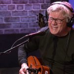 Steve Miller Plays an Amazing Live Acoustic Version of 'The Joker' on 'The Howard Stern Show'