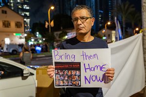 A protestor in front of the Kirya, calling for the return of Israeli hostages taken to Gaza (Palestine)