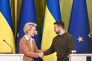 Volodymyr Zelensky, on the right, and Ursula von der Leyen