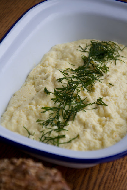 Persian scrambled eggs with feta and dill / Pärsia munahüüve fetajuustuga