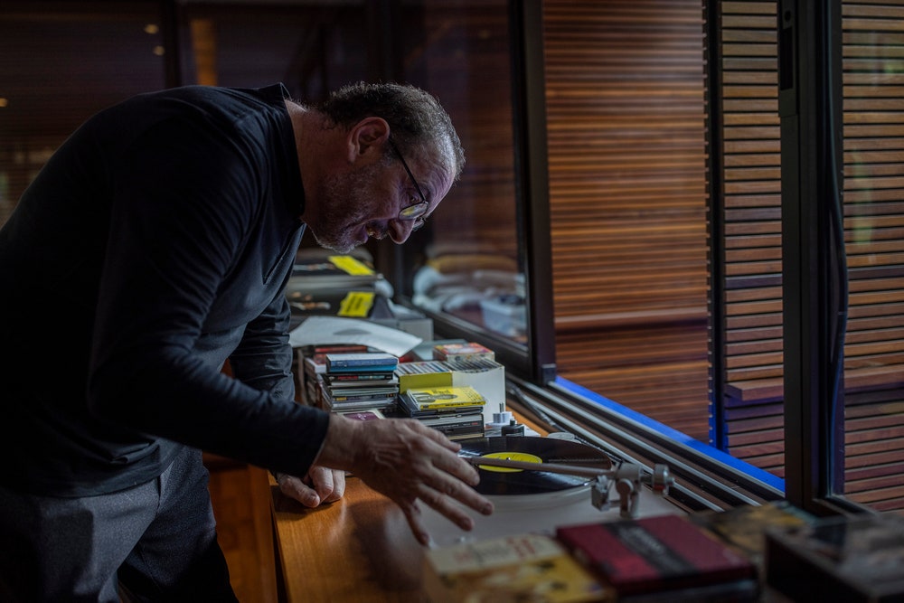 Luiz Schwarcz at his home, in São Paulo.