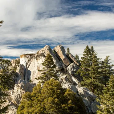 This holiday weekend is a perfect time to hike around LA due to cooler temperatures and red-orange autumn foliage. Cris Hazzard, aka The Hiking Guy, shows you where to go.