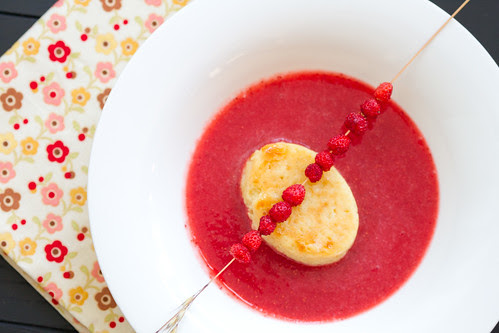 Semi-frozen wild strawberry soup with warm marzipan cheesecake / Jäine metsmaasikasupp sooja martsipani-toorjuustukoogiga