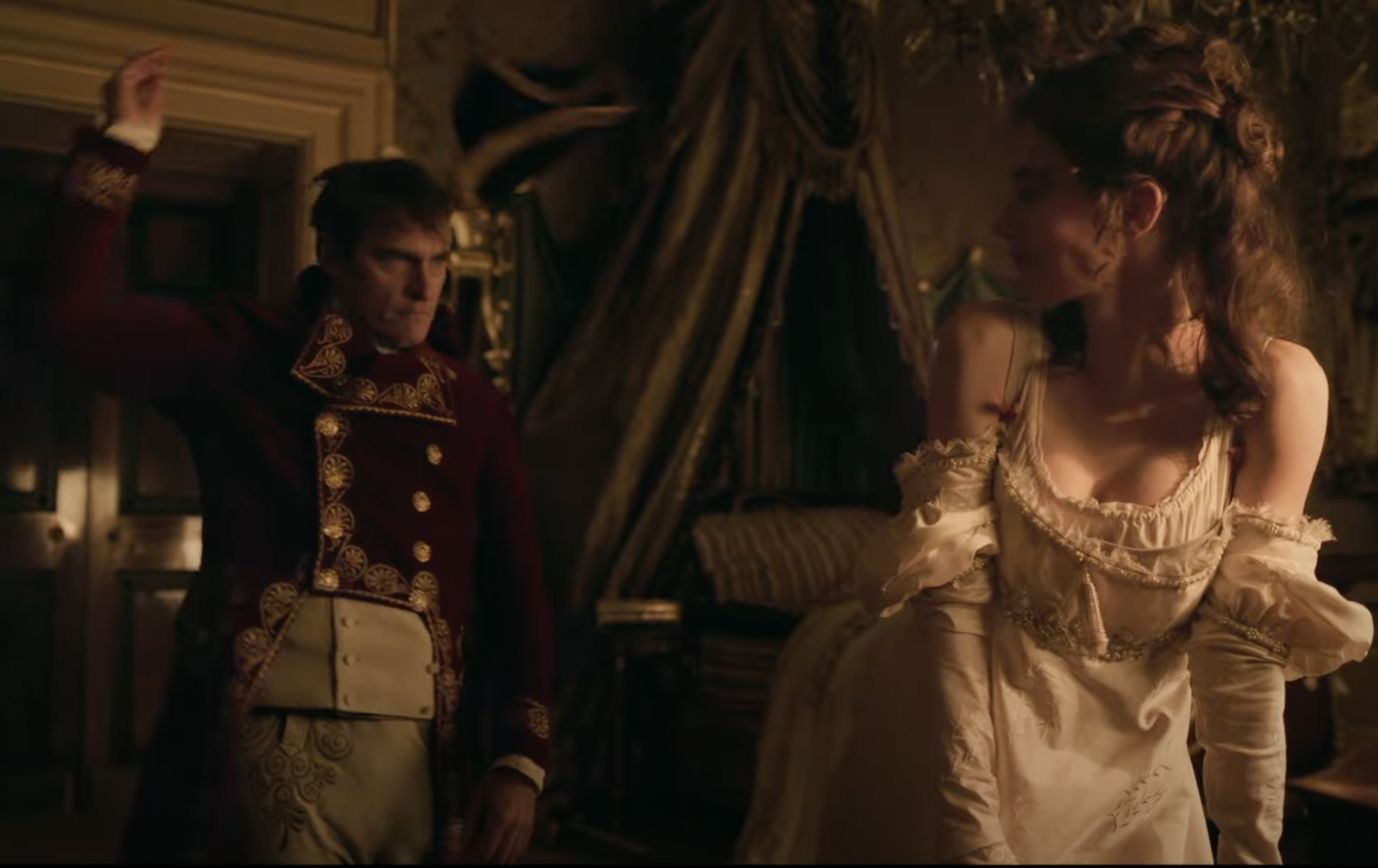 Joaquin Phoenix and Vanessa Kirby in Josephine