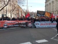 CGT SE MANIFIESTA FRENTE AL CONGRESO DE LOS DIPUTADOS POR NO CUMPLIR EL GOBIERNO CON LAS OBLIGACIONES QUE LE IMPONE EL REAL DECRETO 1698/2011 DE COEFICIENTES REDUCTORES.