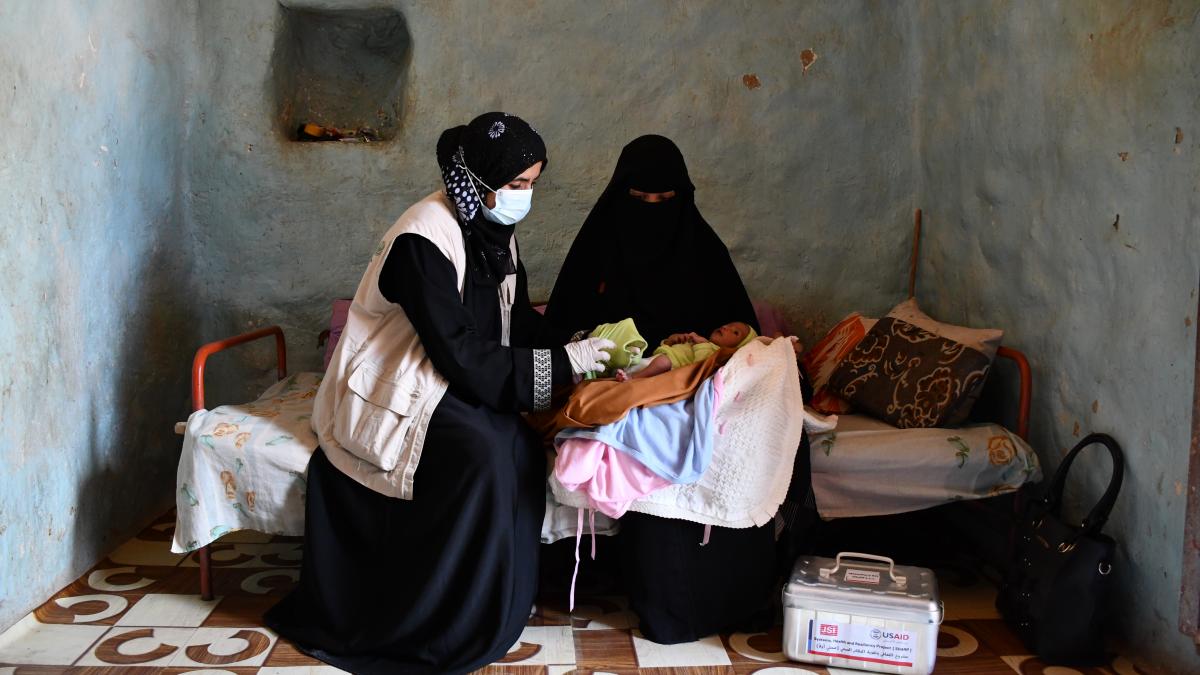 A trained community midwife provides care to a newborn baby. 