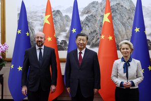 From left to right: Charles MICHEL (President of the European Council), Xi JINPING (President of China), Ursula VON DER LEYEN (President of the European Commission)