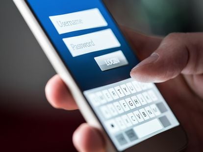 Pantalla de inicio de sesión en aplicación o sitio web en un 'smartphone'.