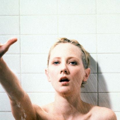 No es Janet Leigh: es Anne Heche muriendo a todo color en la versión de 'Psicosis' que Gus Van Sant dirigió en 1998.