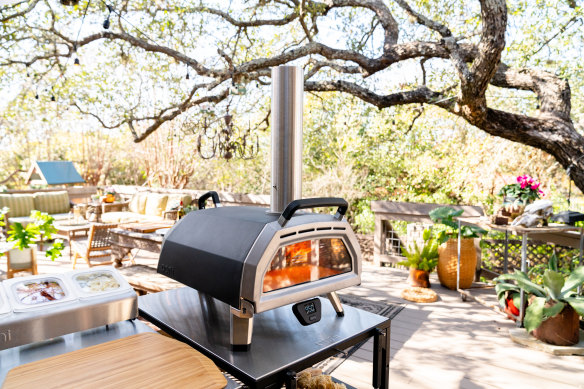 Ooni Karu 16 Multi-Fuel Pizza Oven.