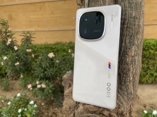 iQoo 12 Review: Maximum Performance, Minimum Price