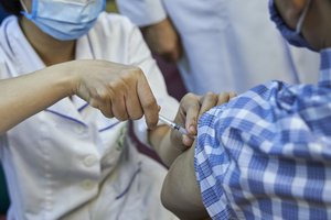 The United States delivers 2.8 million COVID-19 vaccine doses to Vietnam on November 9, 2021