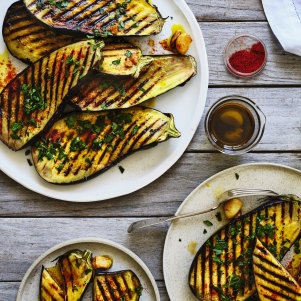 Barbecued eggplant with garlic and paprika.