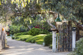 The entrance of Peter Shaw’s home garden, Sunnymeade