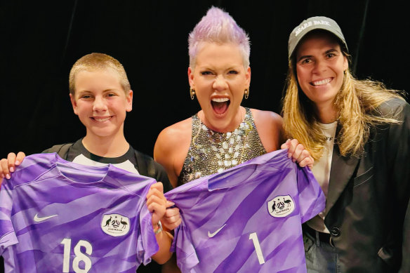 Lydia Williams presents Pink and her daughter Willow with the first retail versions of the Matildas’ goalkeeping kit which will go on sale on Tuesday.