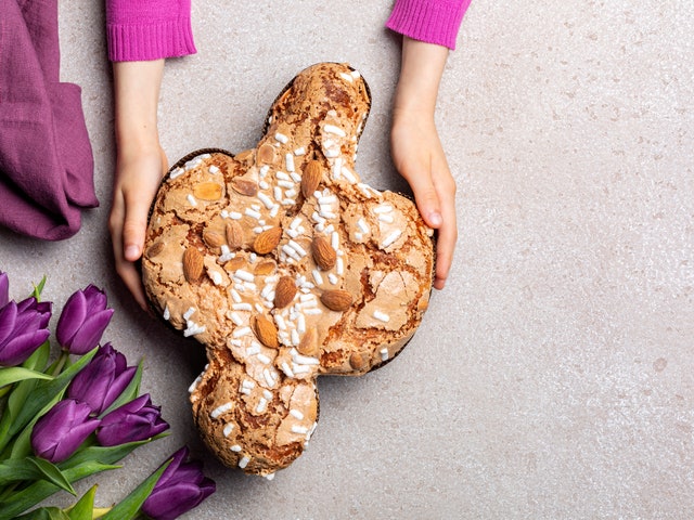 Come si serve la colomba? Le regole del galateo per Pasqua