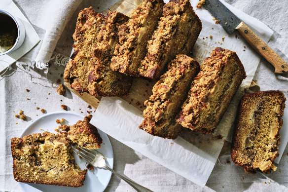 Apple and pecan crumble cake.