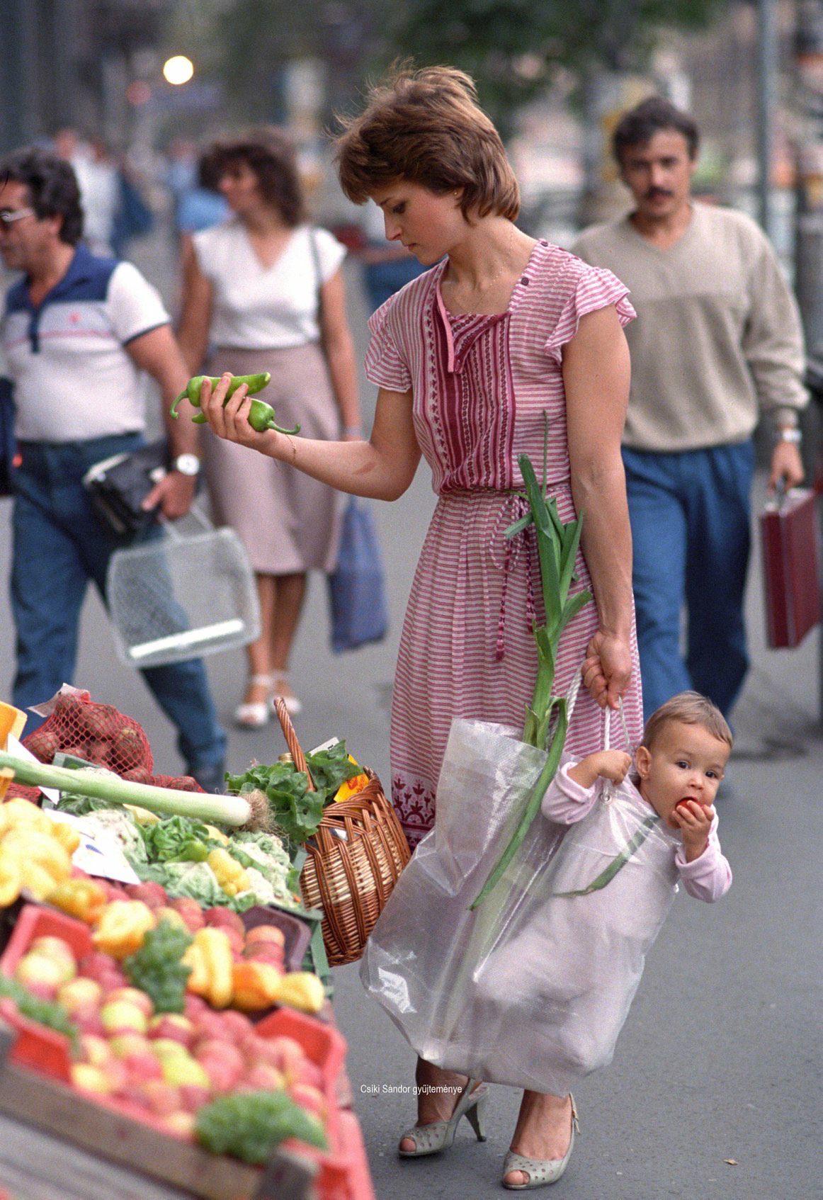 r/OldSchoolCool - Budapest Marketplace, 1984