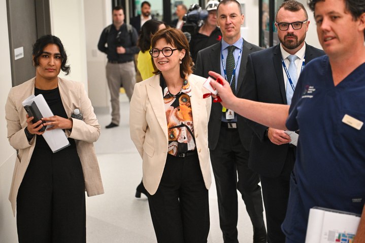 WATCH: Victorian Health Minister Mary-Anne Thomas and Albury Wodonga Health chair Jonathan Green respond to questions about a potential merger of the cross-border health service with Goulburn Valley Health.