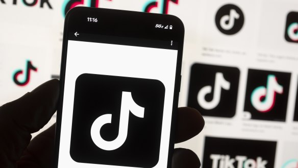 The US Congress has approved legislation to force the Chinese owners of TikTok to sell the company or face a ban in the US.