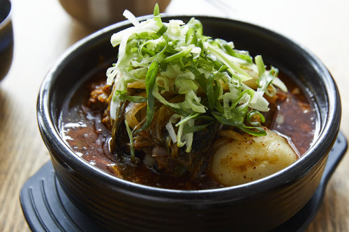 Ppyeodagwi-haejangguk (pork bone soup with rice).