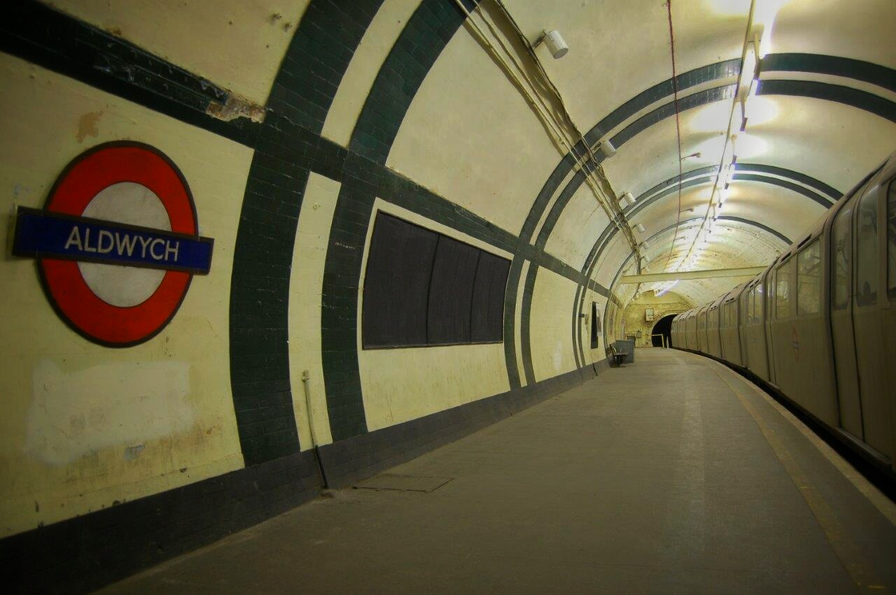 r/WaitingForATrain - WFAT at Aldwych (The Strand) station, London, UK