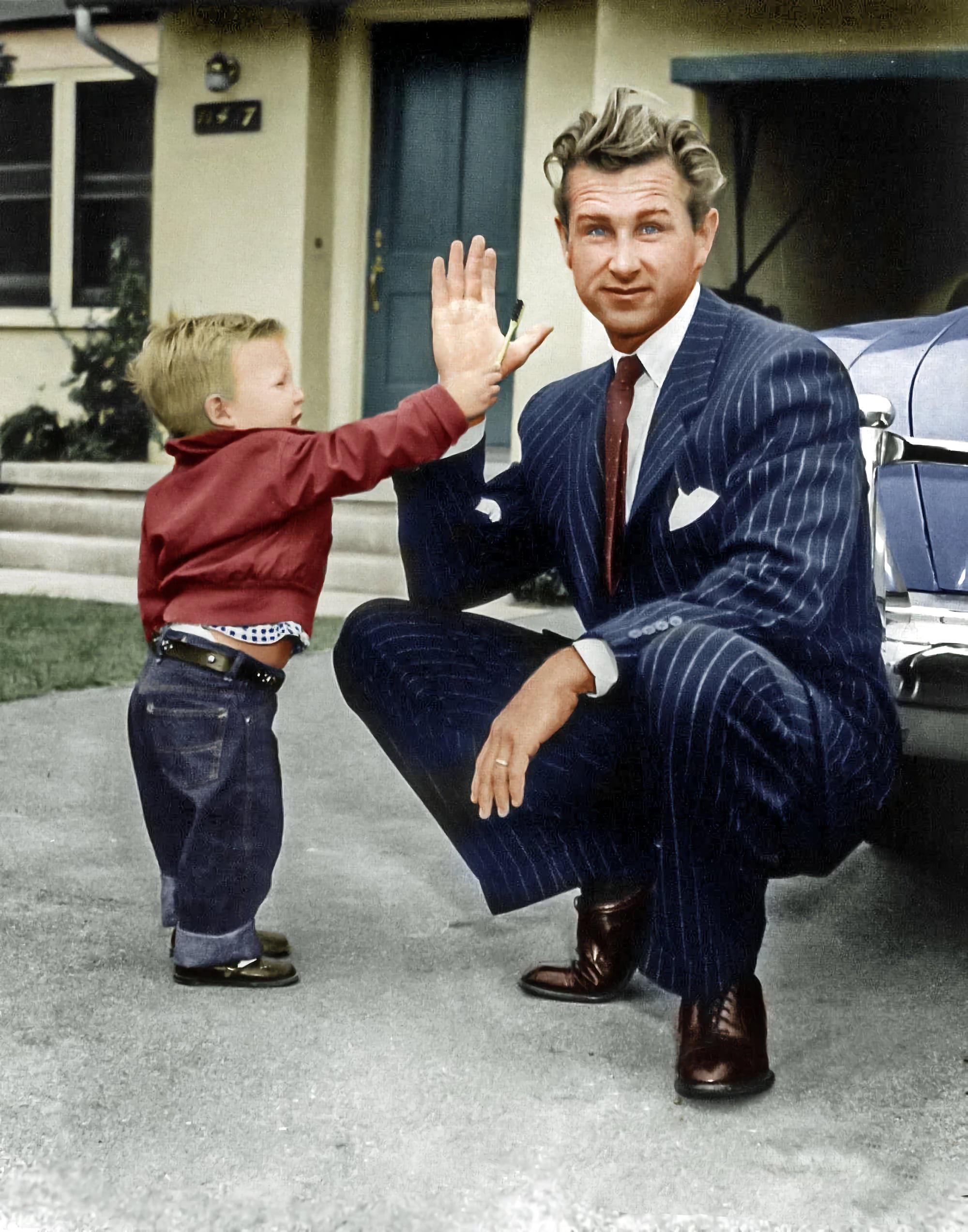 r/OldSchoolCool - Lloyd Bridges with his son Jeff Bridges, 1951.