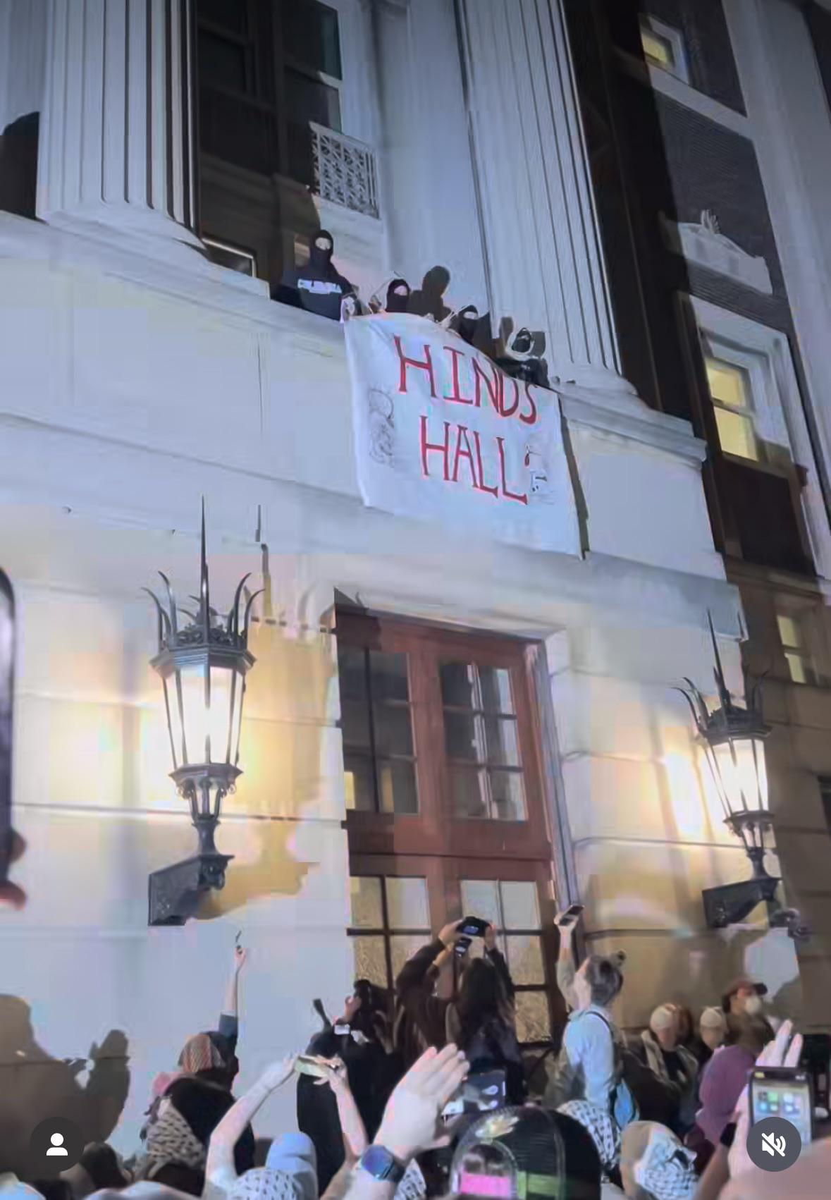 r/pics - Students at Columbia have officially broken into the administration building tonight