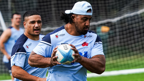 Pone Fa’amausili in Waratahs training kit.