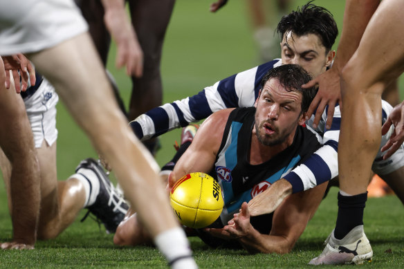 Travis Boak of the Power wins the ball.