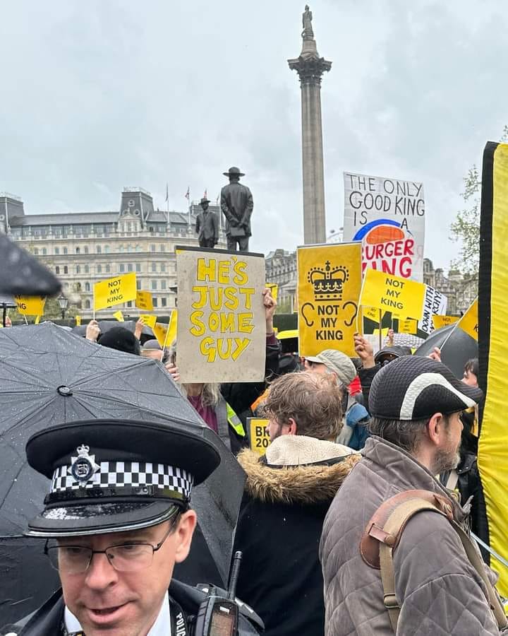 r/pics - Meanwhile in London