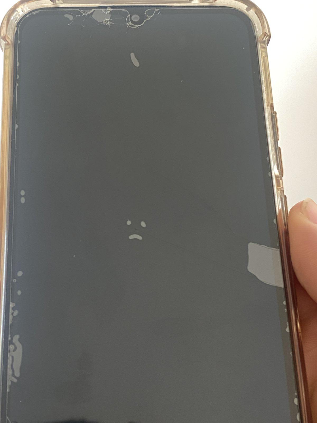 r/mildyinteresting - My cracked screen has a 🙁 