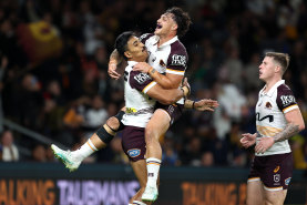 Deine Mariner after scoring a try.