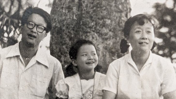 Journalist Cheng Lei (centre, aged 9) with dad Chu-yong and mum Hua in Hunan province, China, 1984, right before Chu-yong came to Australia as a visiting scholar.