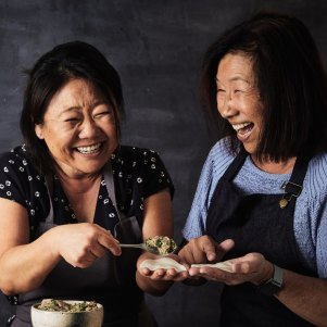 Nagi Maehashi and her mother, Yumiko, making gyoza.