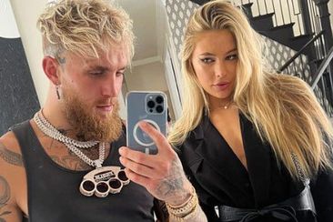 Jake Paul poses for a selfie with his partner Jutta Leerdam.